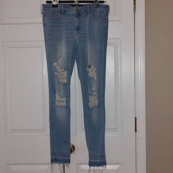 Hollister  Distressed High Rise Super Skinny Shape Love Sz 13R  W 31  L 29 - Picture 1 of 7